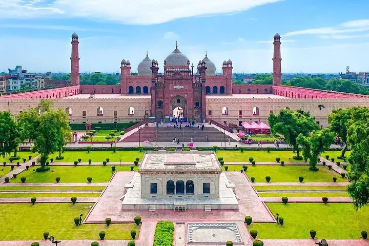 Umrah Travel Agency in Lahore